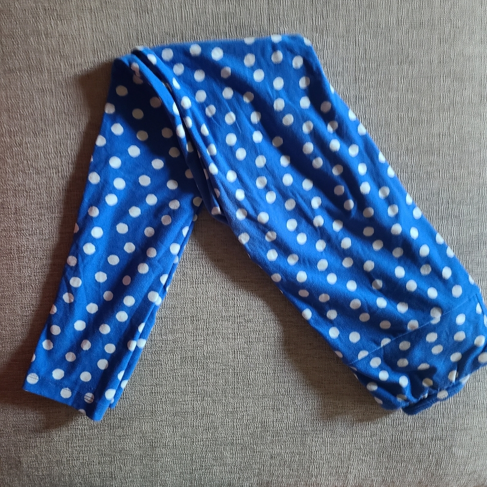 Blue polka dotted leggings